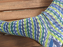 blau-gruen-geringelte Socken aus Irland 